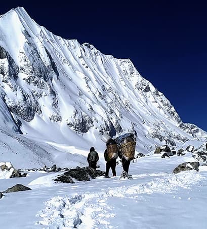 approaching-larke-pass